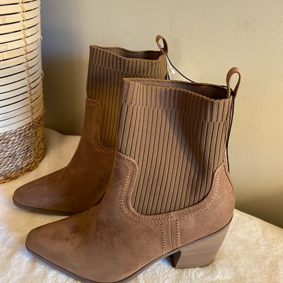 Universal Thread Shoes - ✨NWT✨Universal Thread Brown Ankle Boots